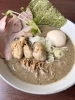 煮干しの旨味凝縮。濃厚スープが絡む一杯「新限定「牡蠣のコンフィと焦がし泥煮干し低糖質ラーメン」あと少しで終了です」