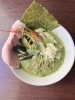 独創性あふれる一杯に感動体験「新限定「ブイヤベース風無農薬ほうれん草クリームの煮干しラーメン」登場！」