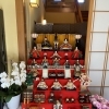 店内にひな人形を飾りました／一足早く春の雰囲気をどうぞ