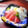 「本日の海鮮丼のご案内（天然ヒラメ・ウマズラハギ・マグロ）」