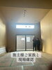 理想の空間への第一歩、ご家族で現場確認「施主様ご家族と現場確認｜3.5m天井のリビングとスタディスペースでふくらむ暮らしのイメージ」