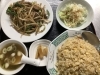 「本日の日替わりランチはニラレバ定食です」
