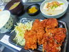 「自家製唐揚げ定食でごはんがすすむランチをどうぞ」
