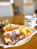 鉄板で焼く食感！香ばしいホットサンド「自家製プルドポークのアメリカンポークサンド＆クラムチャウダーセット登場！」