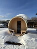 雪景色に映える木製バレルサウナ「樽型サウナに積もった雪がリーゼントみたいで、思わず一枚撮りました」