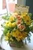 温かい感謝を伝えるアレンジメント「感謝の気持ちを伝える、黄色のアレンジメント　戸塚安行の花屋フランテッセ」