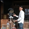 台風の日に家族で製作！看板キャラクター「よびこみボーヤ」と記念撮影