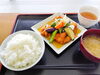 先週の日替わり「チキンと野菜の甘酢あん定食」です「今週（2/9から2/13）の日替わりランチ（890円）メニューです♪」