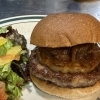 ジューシー国産牛と甘みたっぷり焼きパインの贅沢バーガー