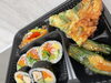 お腹いっぱい！韓国満喫弁当「今夜の晩ご飯はキンパにおまかせ♪ 3種類のキンパとお惣菜・スープそろってます」