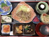 「牛皿メインとお刺身が楽しめる本日の和定食ランチ」