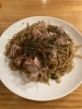 運ばれる香りに誘われ食欲倍増「カジキのオイスター焼きそばをご用意しました」