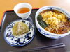 先週の日替わり「とり天そばとおにぎり」です「今週（2/16から2/20）の日替わりランチ（890円）メニューです♪」