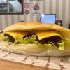 「新発売のデミグラスチーズハンバーグコッペ☀️」