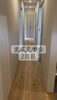 自然光と温もり満ちる廊下「三次町「コ」の字型平屋｜完成見学会2日目も開催中です」