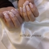 パールを添えた王道フレンチネイル