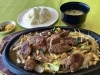熱々鉄板で食欲そそる一品「レストランに新メニュー登場！鉄板焼肉・まぜそば・ポテトグラタン」