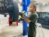 経験豊富な整備士が愛車を整備「タイヤ交換など日常メンテナンスもお任せください」