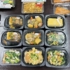 「【雨の日も元気に営業中！】今日のご飯は「カツ丼」に決まり？旬の菜の花も届いています🌸」