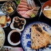 ブリカマの塩焼き＋刺身盛り合わせ定食　2600円（税込）