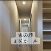 三次町現場｜「家の顔」玄関ホールをつくる、職人のクロス張りの集中力と技