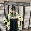 問屋町レンタル着物TUZUMI　白地の花柄振袖×黒袴でつくる卒業式コーデのご紹介