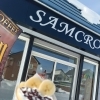 稚内市・栄にあるクレープ＆カフェ「SAMCRO」。 注文ごとに一つずつ巻き上げる、できたてのクレープが人気のお店です。