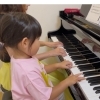 ひとつの音だけでも、先生と一緒に弾けば、りっぱな曲になる！