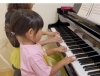 ３歳「ひとつの音だけでも、先生と一緒に弾けば、りっぱな曲になる！」
