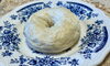 素朴な味わいの焼きたてベーグル「「朝からパン習慣」に、ひと口足すだけの腸活提案」