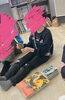本を紹介する様子「【放デイ】図書館の日【札幌市北区児童デイ】」
