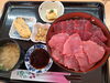 伊勢マグロ丼、小鉢3品、味噌汁　3000円「伊勢マグロ丼と小鉢付きセットのご紹介　3000円（税込）」