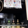 日本のウイスキーと折り鶴が並ぶ、So Nice の“ちょっと特別な棚”