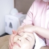 くすみが気になる方へ。アドバンスコースでデコルテから明るい印象へ