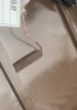 「トタン屋根の上塗りで、仕上がりの色とツヤを整えています」