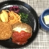 本日のAランチは　チーズハンバーグ　トマトソース