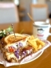 鉄板で香ばしく焼き上げたランチ「フライドポテトをガーリックシュリンプに変更OK！数量限定チャーシューも添えられます」