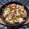 熱々スキレットで楽しむ新じゃが鉄板ピザ