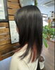さりげないインナーカラーで個性を彩る「さりげなく楽しむ、黒髪×レッドのインナーカラー」