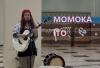西条市出身のシンガーソングライター「ご当地グルメと音楽で国際交流！新居浜ナイトマーケットでパフォーマンスを披露した伊藤杏果さん【2026.3.25～3.26】」