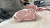 「お肉ソムリエの肉磨きサーロインを炭火ステーキ用にカットしました」