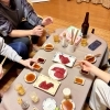 会津名物・馬刺しを囲んで楽しむ、友人たちとの家飲み時間