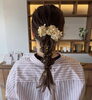 お洒落なヘアアレンジで特別な日を演出「ぽこぽこ編みおろしでつくる、ナチュラル可愛いヘアアレンジ」