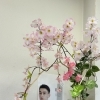 春の桜飾りとビジネスショートで爽やかスタイルに