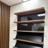 オフィス空間に合わせた造作棚・ルーバーの施工事例