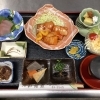 酢豚とお刺身を楽しむ彩り和定食ランチ