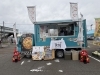 「キッチンカーで焼きたてピザをお届け｜屋外イベント出店の様子」