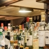 ずらりと並ぶ、世界の一杯。ケンジントンのバーカウンター
