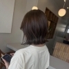 外はねボブでつくる、抜け感のある大人カジュアルスタイル