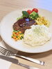 ボリューム満点！手作りハンバーグ「4月19日スタート！cafeBanBanの週替わりワンプレートランチ」